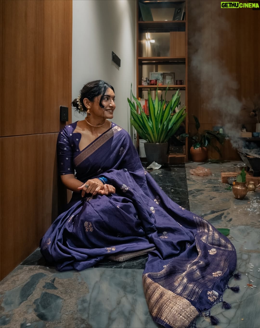Krishi Thapanda - 54.4K Likes - 💜

Saree : Gifted by @hvpallavigowda 🤍🤗
Blouse: @rishi_designs11 
Accessories: @nk_jewelshouse