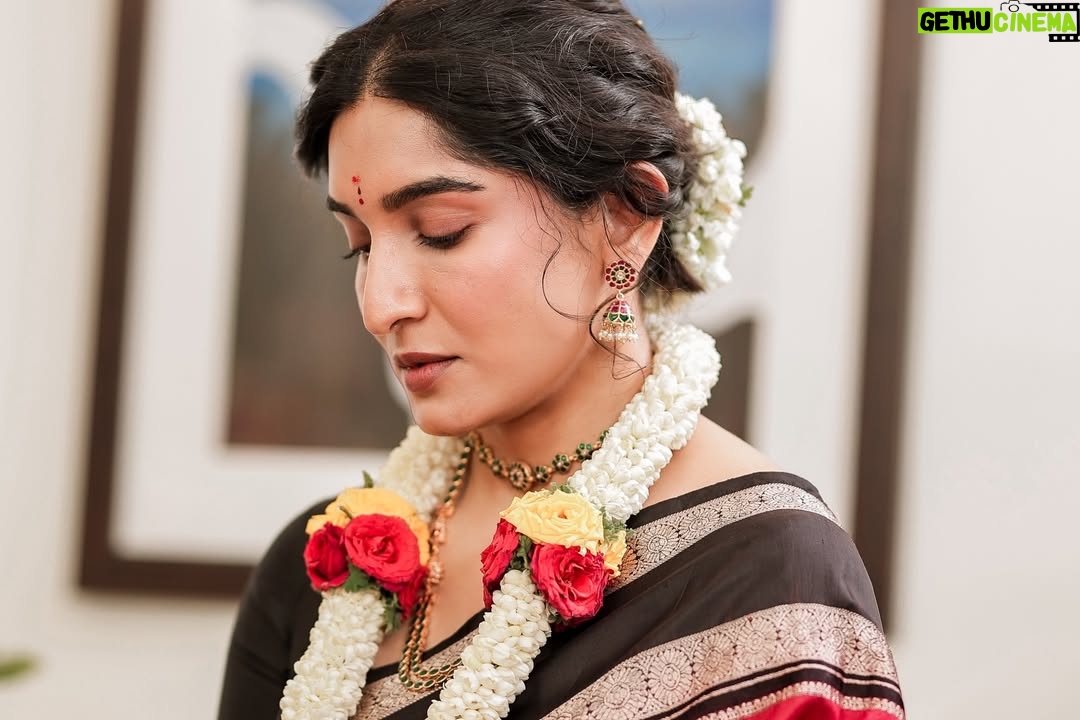 Krishi Thapanda - 70.4K Likes - 🧿🌸❤️

Saree: ಅಮ್ಮ’s first saree (40 yrs old saree)
Blouse: @rishi_designs11 
Jewellery: @theamethyststore 
Pc: @momentsbyraghavstudios @raghavstudios