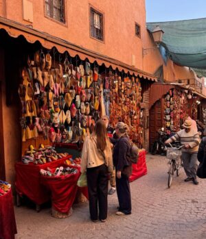Kristína Nemčková Instagram - A little pre-Christmas escape with my parents to Morocco 🌙

1. Marrakech Medina 
2. Souk markets 
3. Tajine in an old-town restaurants 
4. Moroccan tea 
5. Street food
6. Museums and gardens (YSL, André Heller, Dar El Bacha) 
7. Rooftop chill
8. From the Atlas Mountains to the seaside in Essaouira 

www.madebykristina.cz
#kristinanemckova #madebykristina #travelling #Marocco #Marrakech #Tajine #Essaouira
#AtlasMountains