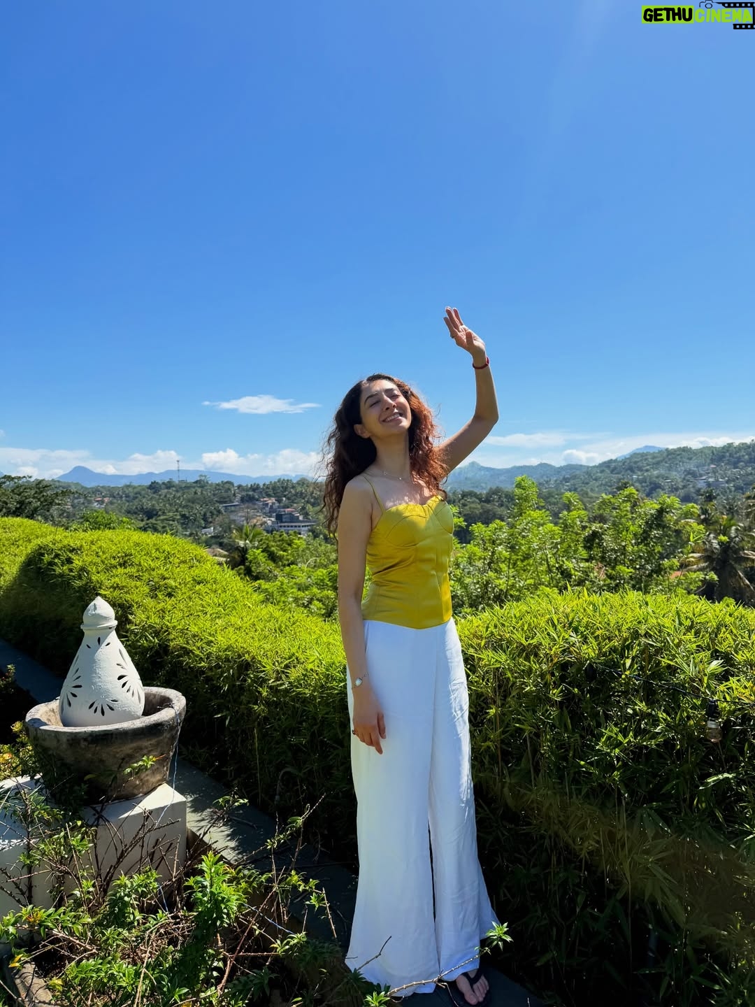 Kritika Avasthi - 2.6K Likes - Eat Love Pray 🥗♥️😇
Picturesque Sri Lanka ✨
Sunbathing in Surreal Kandy 
Comfort food & fav French vanilla ☕️
@rockcafekandy 🥰
@earls.regency