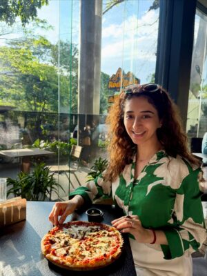Kritika Avasthi Instagram - Eat Love Pray 🥗♥️😇
Picturesque Sri Lanka ✨
Sunbathing in Surreal Kandy 
Comfort food & fav French vanilla ☕️
@rockcafekandy 🥰
@earls.regency