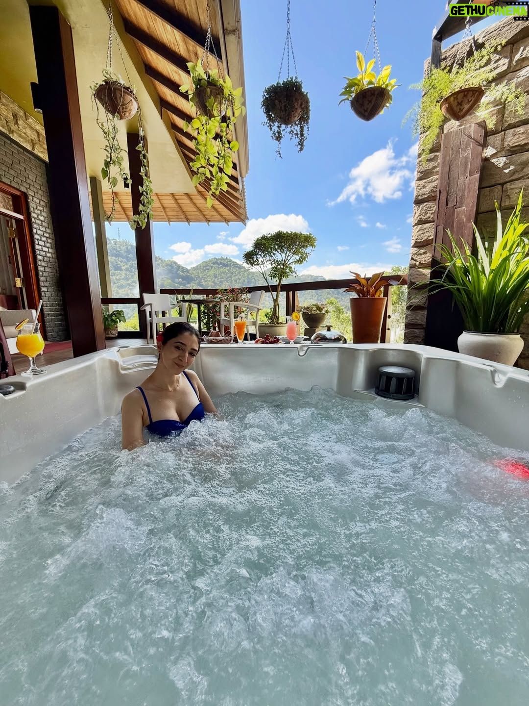 Kritika Avasthi - 2.4K Likes - Who said you can’t mix business with bubbles? 😉🛁
Wine in hand, chocolate on standby, breakfast on point, team by my side 🍷🍫🍳
Work hard, bathe harder under the Lankan sky ✨
Location @earls.regency