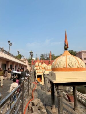 Krutika Desai Khan Instagram - When the year begins at Mahakaal’s feet, everything aligns 🔱🧿 Nothing powerful than this 🕉️ ✨
Blessed, protected, guided - Jai Shri Mahakaal 🙏🏻 Har Har Mahadev 🙌🏻 ♥️
Happy New Year 🥳 💐🤍
#NewYear #Blessings #Grateful #Universe #JaiShreeMahakal