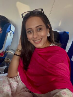 Krutika Desai Khan Instagram - When the year begins at Mahakaal’s feet, everything aligns 🔱🧿 Nothing powerful than this 🕉️ ✨
Blessed, protected, guided - Jai Shri Mahakaal 🙏🏻 Har Har Mahadev 🙌🏻 ♥️
Happy New Year 🥳 💐🤍

#NewYear #Blessings #Grateful #Universe #JaiShreeMahakal