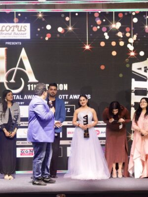 Krutika Desai Khan Instagram - Frame to frame, role to role, day to night — shaping and moulding characters, learning lessons, earning every step along the way 🥹😌

Honoured to receive -  Excellence in Television Industry 🏆 Thank you @kunalthakkarofficial @iiiaward ✨
This honour also marks 10 years of my journey in the Entertainment industry — a decade of growth, grit, and gratitude ♾️🤍

Gratitude MOM & Universe!!! Could have never been an Actor if you wouldn’t have asked me to go for it 🥲🙏🏻♥️
Grateful for the people, the passion, and the purpose that brought me here 💃🏻🪐🤍

Another new beginning — for the next decade. 
Grateful & unstoppable ✨🧿♥️

Wearing - @niyara_india 
Mua & Hair - @makeupandhairbyravina 
Stylist - @yourstylistforever 

#krutika #actor #award #explore #foryou