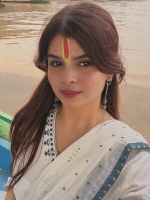 Krutika Ojha Instagram - today was magical 🤍 
radhe radhe 🦚
#vrindavan #bankeybihari #krutikaplays #ethnic #s8ul