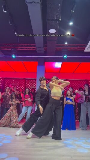 Krutika Solanki Instagram - BRINGING this vibe to BANGALORE & LONDON
.
Bangalore 3-5pm : 31st JAN SATURDAY
Location : @vinsdanceco
.
London 5.15pm to 7.15pm : 1st MARCH SUNDAY
In asso with @londonwale_
Location : @xystudiolondon
.
@aadilkhann @krutikasolankii bollywood workshops