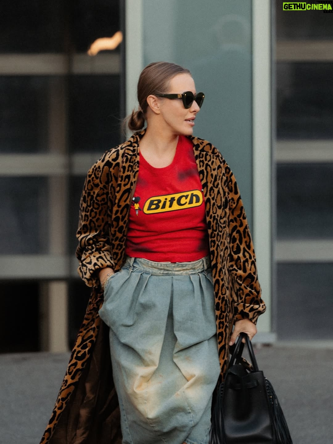 Ksenia Sobchak - 70.9K Likes - Как думаете , где провожу отпуск?

На мне: 
Юбка @maisonmargiela 
Сумка @hermes 
Очки @loewe 
Футболка @madfrenzy
Пальто @driesvannoten