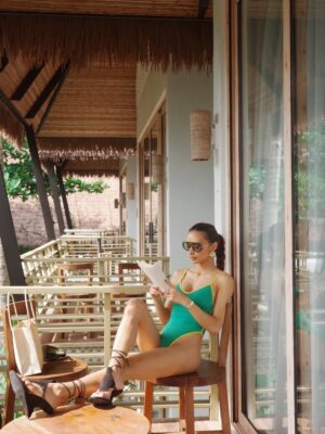 Kylie Verzosa Instagram - Mamacita for the holidays 🕰️🌴🍸🌺