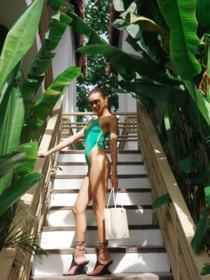 Kylie Verzosa Instagram - Mamacita for the holidays 🕰️🌴🍸🌺