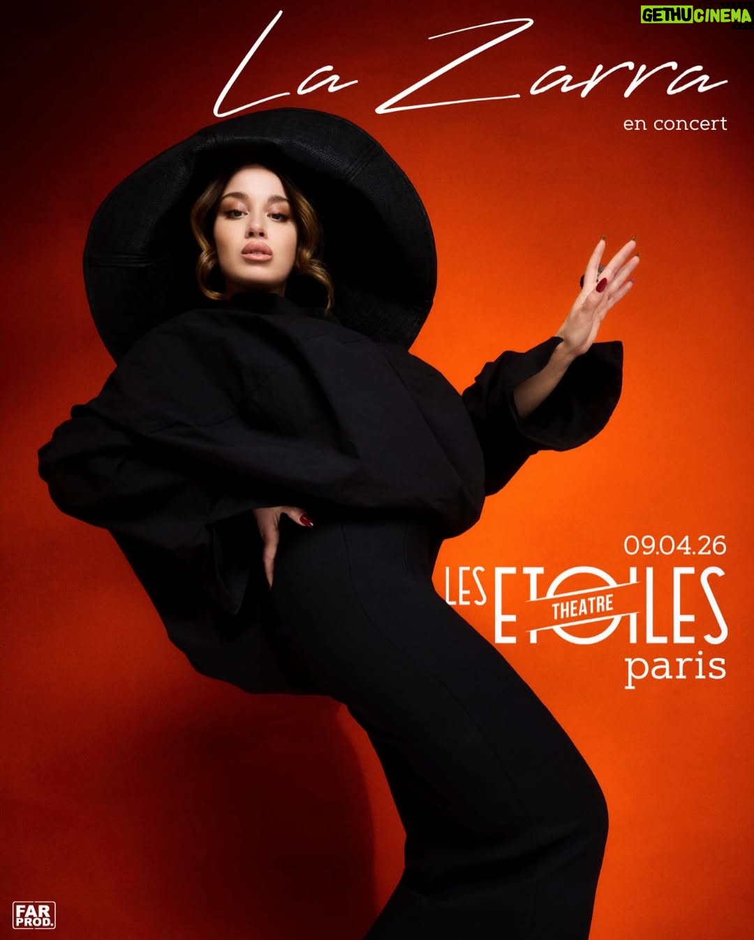 La Zarra - 2.2K Likes - Paris… me revoilà.
Après un long moment passé à composer, rêver et créer… l’heure est venue de vous retrouver.

Le 9 avril 2026, je serai aux Étoiles.
Un vrai rendez-vous.

J’ai hâte de vous retrouver, de vous chanter mes nouvelles histoires, de rire avec vous et de partager ces chansons qui, je le sais, résonneront avec chacun d’entre vous à leur façon.

Vivement le 9 avril… sortez le champagne. 🥂✨

Lien dans ma bio , prenez vos places!

@farprod_tour 
@octave.cs 
Kiki productions Inc.

Photo
@ericlamothe.ca 

Make up
@misslala_makeup