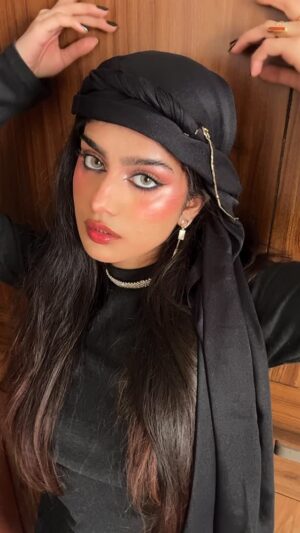 Laakshi Pathak Instagram - If this song was a makeup look 🖤✨

#arabianmakeup #arabmakeup