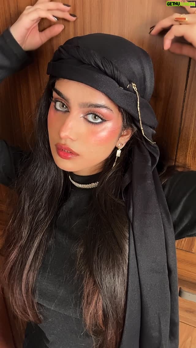 Laakshi Pathak - 132.6K Likes - If this song was a makeup look 🖤✨

#arabianmakeup #arabmakeup