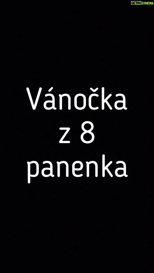 Ladislava Něrgešová - 16K Likes - Tak na výslovné žádosti: vánočka z osmi! Panenka-RECEPT:
kvásek:
100ml mléka
50g cukru
půl droždí
—————-20 minut
nakrájet mandle
nakrájet rozinky (namočené na čas v Rumu)
—————-
100g cukr krystal vanilka
3 žloutky
120g tuku (60g másla -60g sádla)
———-zamíchat
rozinky a mandle
citrón kúra a sůl
kvásek
140ml mléka
600g (650g) polohrubé mouky
———kyne 2,5-3 hodiny
pak uválet a rozdělit na 8 kusů (cca 50cm)
Ty postupně rozválíme, a jedeme panenku! Kraje zahneme pod vánočku. Na plechu přikryté kyne 1,5-2hodiny. 
Pak potřeme vejcem-5minut dáme do trouby na 200C,vytáhneme znovu potřít vejcem a posypat mandlemi,a pečeme na 160C cca 35 minut. Posypeme cukrem a máme vánočku roku! #vanocka #vanockazosmi