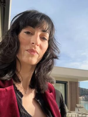 Laëtitia Eïdo Instagram - La bienveillance et le talent d'Olivier Marchal... Quelle joie de travailler à ses côtés 🔥🔥🔥 #PAX_MASSILIA aka #BLOODCOAST by @oliviermarchalofficiel on NETFLIX (merci @antoine_valay pour les photos:)