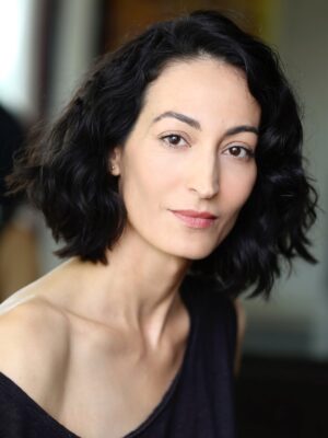 Laëtitia Eïdo Instagram - ✨✨✨ Nouvelle tête capturée par @loracortes coiffée coupée par @henryolivierhair ✨✨✨ New headshots!
