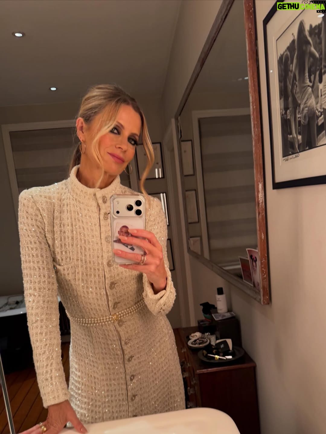 Laura Bailey - 1.5K Likes - Forever in love with London but just a little bit more last night. 

The Royal Albert Hall for the Fashion Awards 2025.

Bravo @laura_weir @britishfashioncouncil 
& host @kingofbingo ✨

Goosebumps listening to @raye sing jazz , 
the sweetest reunions,
& a special encore of the reimagined ‘Le Train Bleu’ (originally created for the Ballet Russes with costumes by Gabrielle Chanel)  performed by @englishnationalballet and marking a centenary of CHANEL in the UK. Beloved @amandaharlech accepted the Special Recognition Award on behalf of the House ~ with a nod to both past & future. Heritage & innovation, style & culture. Chanel connects. 

Congratulations to all the winners including  Grace Wales Bonner, Little Simz, @anokyai , Dover St Market & Fashion East….
And here’s to the students & the teachers, the teams & the backstage heroes, the activists & the investors, 
the craft & the graft & the glamour. 

And thank you to my @chanelofficial family for the dress of dreams (archive Metiers d’Art 2022) that made me feel like I was dancing in Narnia even walking home in the rain. 

Thanks gang~
@chanel.beauty 
@sarahreygate 
@dianamoarhair 
@jasminavicoskin 
@joshwood 
@tessmanagement 

#thefashionawards #chanel #chanelfinejewellery