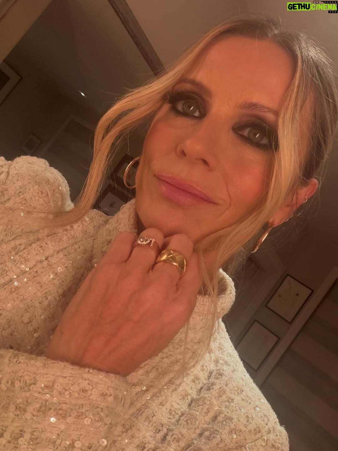 Laura Bailey - 1.5K Likes - Forever in love with London but just a little bit more last night. 

The Royal Albert Hall for the Fashion Awards 2025.

Bravo @laura_weir @britishfashioncouncil 
& host @kingofbingo ✨

Goosebumps listening to @raye sing jazz , 
the sweetest reunions,
& a special encore of the reimagined ‘Le Train Bleu’ (originally created for the Ballet Russes with costumes by Gabrielle Chanel)  performed by @englishnationalballet and marking a centenary of CHANEL in the UK. Beloved @amandaharlech accepted the Special Recognition Award on behalf of the House ~ with a nod to both past & future. Heritage & innovation, style & culture. Chanel connects. 

Congratulations to all the winners including  Grace Wales Bonner, Little Simz, @anokyai , Dover St Market & Fashion East….
And here’s to the students & the teachers, the teams & the backstage heroes, the activists & the investors, 
the craft & the graft & the glamour. 

And thank you to my @chanelofficial family for the dress of dreams (archive Metiers d’Art 2022) that made me feel like I was dancing in Narnia even walking home in the rain. 

Thanks gang~
@chanel.beauty 
@sarahreygate 
@dianamoarhair 
@jasminavicoskin 
@joshwood 
@tessmanagement 

#thefashionawards #chanel #chanelfinejewellery