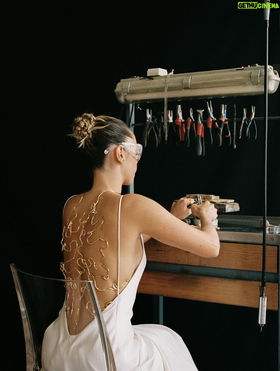 Laura Dutra - 33.7K Likes - ouro em viés 

Fotografias @matilde__cunha - portra 400
Jóias @je.wellery 
Vestido @gabriel.daros.thelabel

Makeup @catarinalbano @yslbeauty
Hair @zecarlostaipa

Conceito me & je
Direção criativa je & me

Styling @dianarconceicao x @styledby_raquel x @drucaa