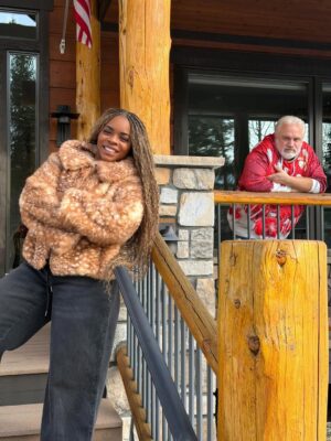 Laura Ikeji Instagram - Grateful to my BIL for being the best friend anybody could ask for . You re THE MAN Mr Shilobod. Our Mr fix it, he got soulution to everything. Love u my G. Thank u to my sister @veraismyagent for everything. Making your home our second home. God bless u. Yall made our Christmas, a dreamy one. Thanks.