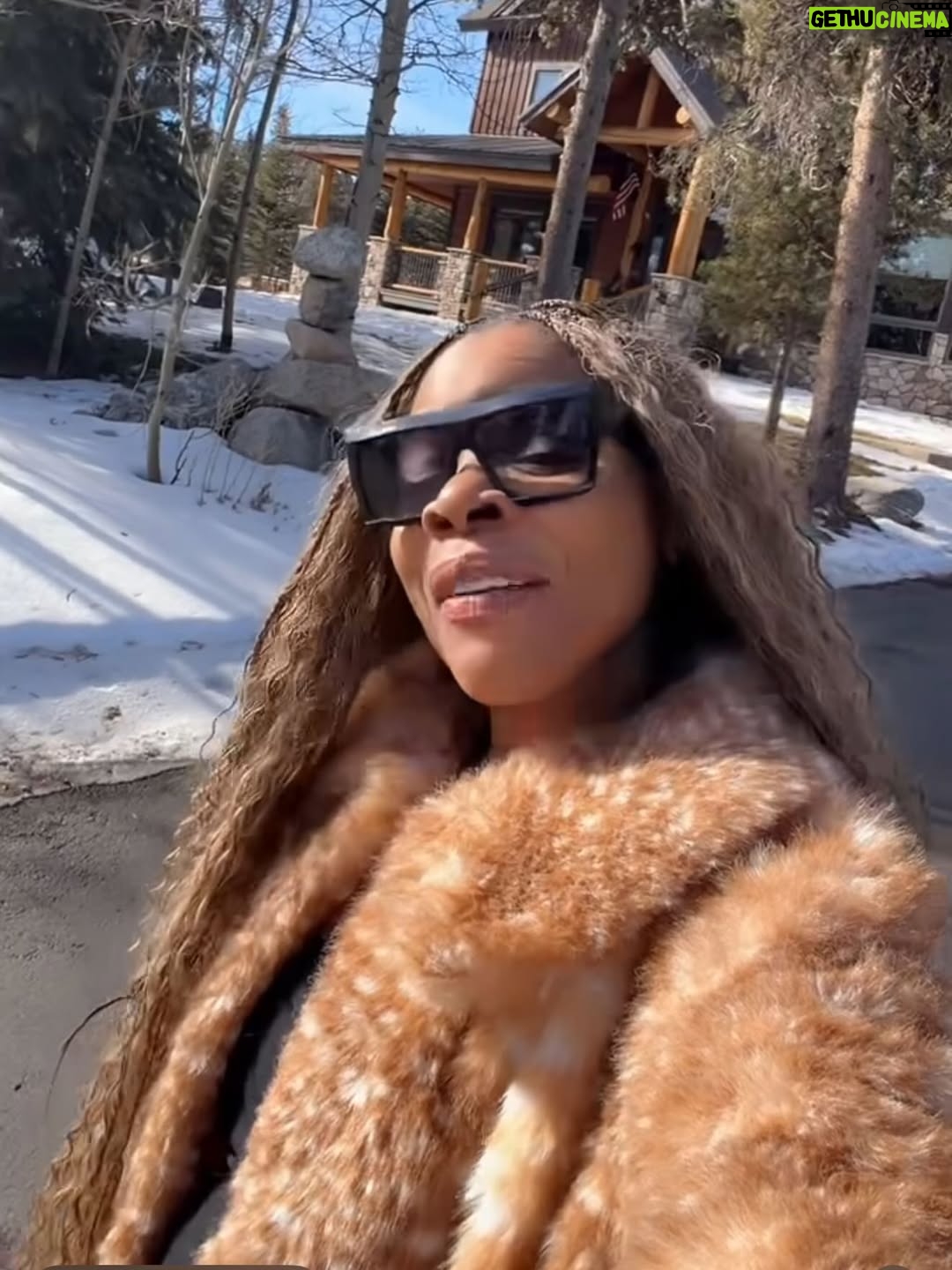 Laura Ikeji - 8.5K Likes - Grateful to my BIL for being the best friend anybody could ask for . You re THE MAN Mr Shilobod. Our Mr fix it, he got soulution to everything. Love u my G. Thank u to my sister @veraismyagent for everything. Making your home our second home. God bless u. Yall made our Christmas, a dreamy one. Thanks.