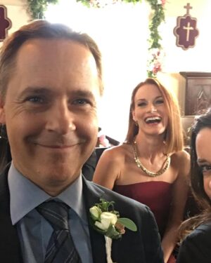 Laura Leighton Instagram - Flashing back 15 years to the start of PLL… it’s SO hard to believe it’s been that long, and I wish I had taken more photos!  It was such an amazing time with these lovely people. 💕💕 And before you ask, nope, I still don’t know how we got out of the basement. 

#pll #prettylittleliars