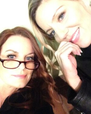 Laura Leighton Instagram - Flashing back 15 years to the start of PLL… it’s SO hard to believe it’s been that long, and I wish I had taken more photos!  It was such an amazing time with these lovely people. 💕💕 And before you ask, nope, I still don’t know how we got out of the basement. 

#pll #prettylittleliars
