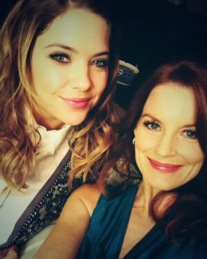 Laura Leighton Instagram - Flashing back 15 years to the start of PLL… it’s SO hard to believe it’s been that long, and I wish I had taken more photos!  It was such an amazing time with these lovely people. 💕💕 And before you ask, nope, I still don’t know how we got out of the basement. 

#pll #prettylittleliars