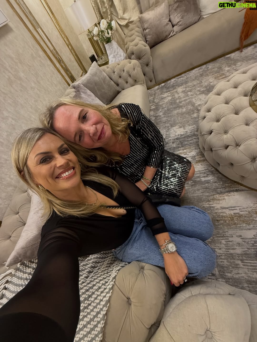 Laura McGoldrick - 2.1K Likes - ILT20 Season 4 ✅✈️
Always the best time with the best crew 🖤
P.S Doully and I came second in the golf day, I take care of hydration, he plays the better golf = teamwork 💁🏼‍♀️😂