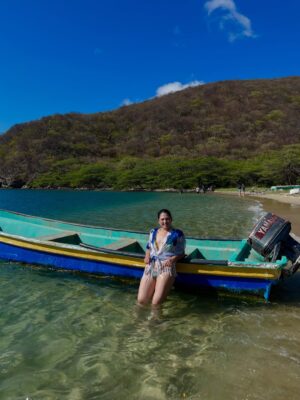 Laura Rodriguez Instagram - ¿Por qué el mar tiene espuma?…. 🤣🤣🤣
Porque la sirenita se llama Ariel jajajajajajajjaa 

En mi lugar favorito, el mar, todo se cura con agüita salá 🌊 ¿cual es tu favorita? La mía la última 🤪

#actriz #humor #mar #vacaciones