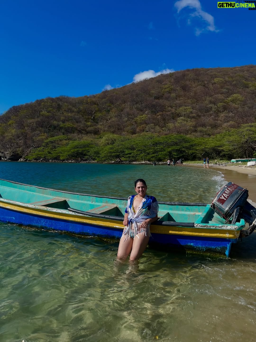 Laura Rodriguez - 36.7K Likes - ¿Por qué el mar tiene espuma?…. 🤣🤣🤣
Porque la sirenita se llama Ariel jajajajajajajjaa 

En mi lugar favorito, el mar, todo se cura con agüita salá 🌊 ¿cual es tu favorita? La mía la última 🤪

#actriz #humor #mar #vacaciones