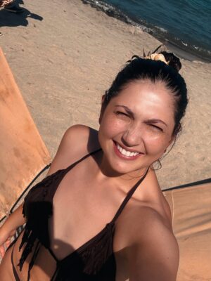 Laura Rodriguez Instagram - ¿Por qué el mar tiene espuma?…. 🤣🤣🤣
Porque la sirenita se llama Ariel jajajajajajajjaa 

En mi lugar favorito, el mar, todo se cura con agüita salá 🌊 ¿cual es tu favorita? La mía la última 🤪

#actriz #humor #mar #vacaciones