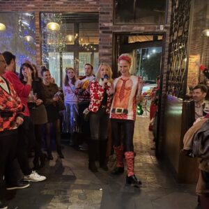 Lauralee Bell Instagram - And that’s a wrap on #yr 2025! 🎉🎄
So grateful for the most amazing work family in front/behind the camera!
Loved celebrating with everyone!❤️