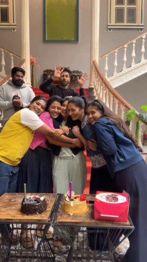 Lavanya Instagram - Prema birthday celebrations on sets of #illuillalupillalu 
Happy birthday @lavanya.laav_official ❤️
Vc @harikayadhav_pilla
