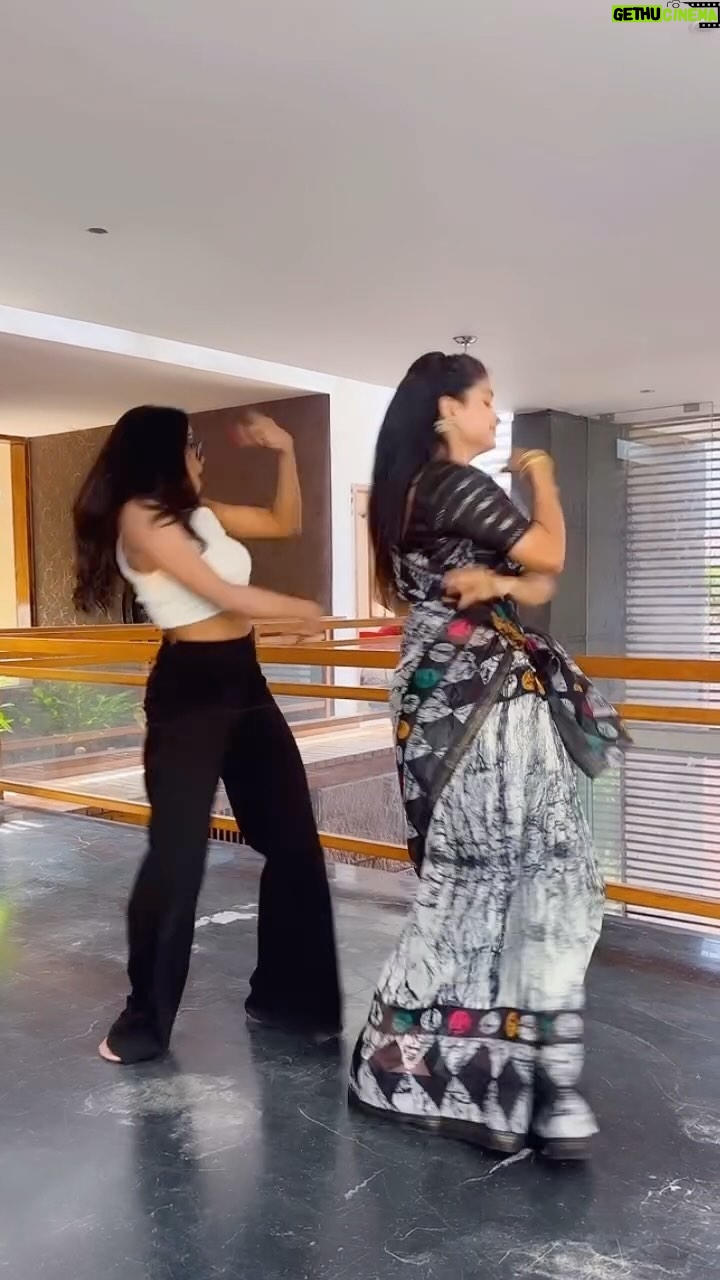 Lavanya - 93.5K Likes - Our version of binkada singare!!!!!!

#explore #trendingnow