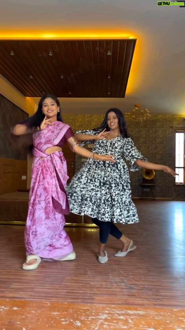 Lavanya - 254.4K Likes - Raja nathe hothu thirugosuve!!!!!! @aditiprabhudeva ❤️

#explore #trendingnow #darshinideltanagaraj #viral #trendingreels #shrirasthushubhamasthu #zeekannada #starmaa