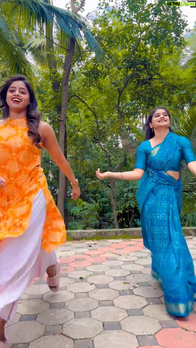 Lavanya - 31.6K Likes - This Ganesha Chathurthi hits different with indumama vibe!!!!!!
Do watch song 🎧 in YouTube and show ur hook step and tag us 

#explore #trendingnow #darshinideltanagaraj #viral #trendingreels #shrirasthushubhamasthu #zeekannada #starmaa #choomantar #indumama #devasasya #kannadamovie #newsong #trend