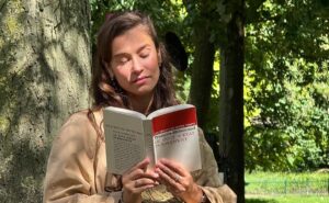 Léa Lopez Instagram - Clap de fin pour « Mitterrand confidentiel »
j’ai eu la joie de raconter un peu l’histoire d’Anne Pingeot avec Judith Chemla , merci Antoine pour cette belle aventure !
Avec le grand Baptiste Carrion-Weiss et toute une équipe incroyable ❤️