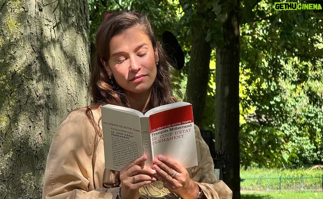 Léa Lopez - 1.5K Likes - Clap de fin pour « Mitterrand confidentiel »
j’ai eu la joie de raconter un peu l’histoire d’Anne Pingeot avec Judith Chemla , merci Antoine pour cette belle aventure ! 
Avec le grand Baptiste Carrion-Weiss et toute une équipe incroyable ❤️