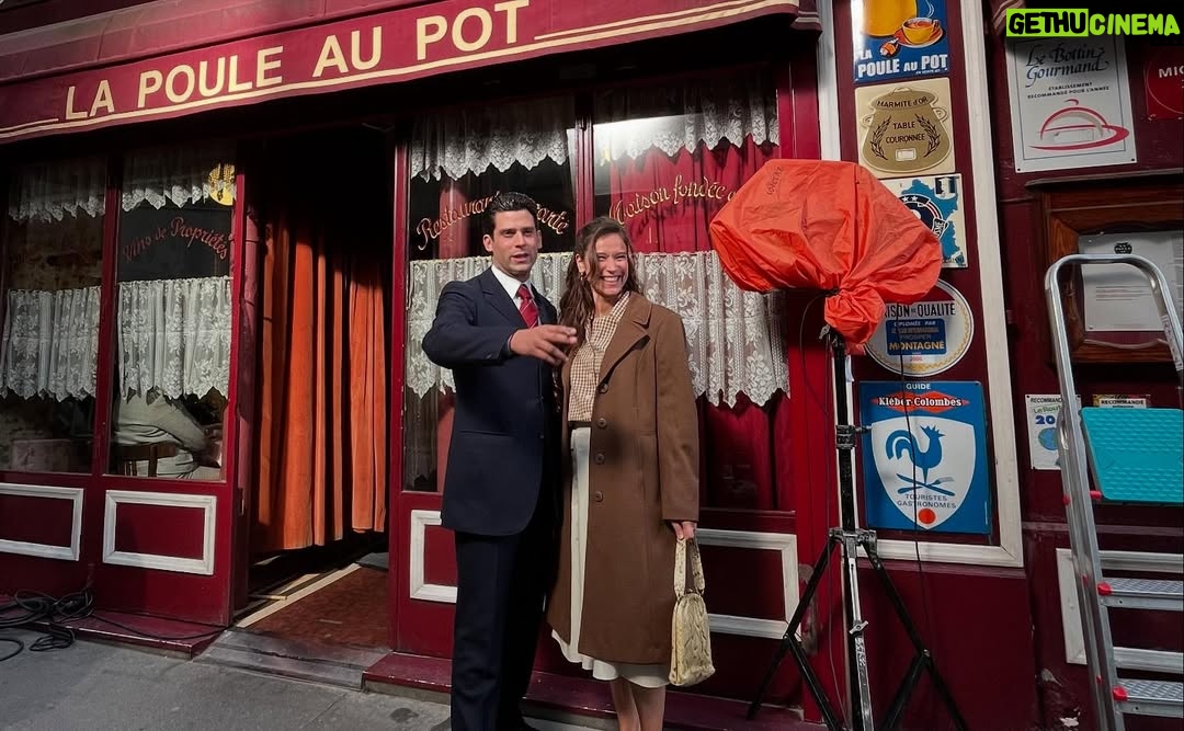 Léa Lopez - 1.5K Likes - Clap de fin pour « Mitterrand confidentiel »
j’ai eu la joie de raconter un peu l’histoire d’Anne Pingeot avec Judith Chemla , merci Antoine pour cette belle aventure ! 
Avec le grand Baptiste Carrion-Weiss et toute une équipe incroyable ❤️