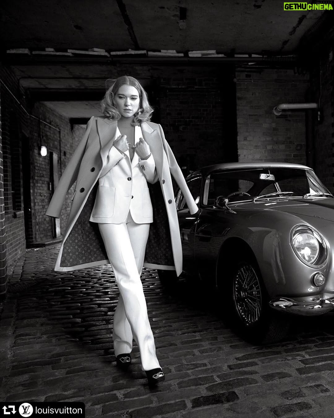 Léa Seydoux - 6.6K Likes - #repost @louisvuitton
・・・
#LeaSeydoux in a look by @NicolasGhesquiere, captured by Max Vadukul for Town & Country Magazine.​ #LouisVuitton is sharing a selection of highlights from recent #LVEditorials.