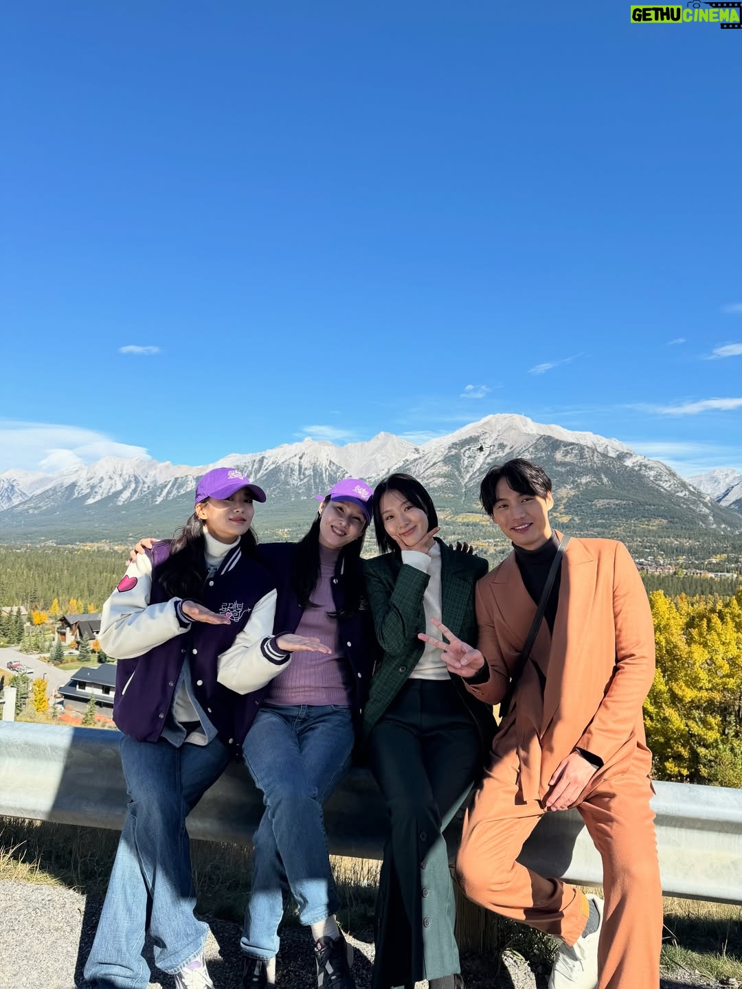 Lee E-dam - 40.7K Likes - 세 나라를 다니면서 촬영하는 경험은 앞으로도 있기 힘들겠지.
이 작품으로 만났던 모든 우리팀들 고마웠어요!
모두 고생하셨습니다 행복했습니다 또 만나요 😊
(올리고싶운 사진이 너무 많은데..허락을받고..)
이사통 최고
