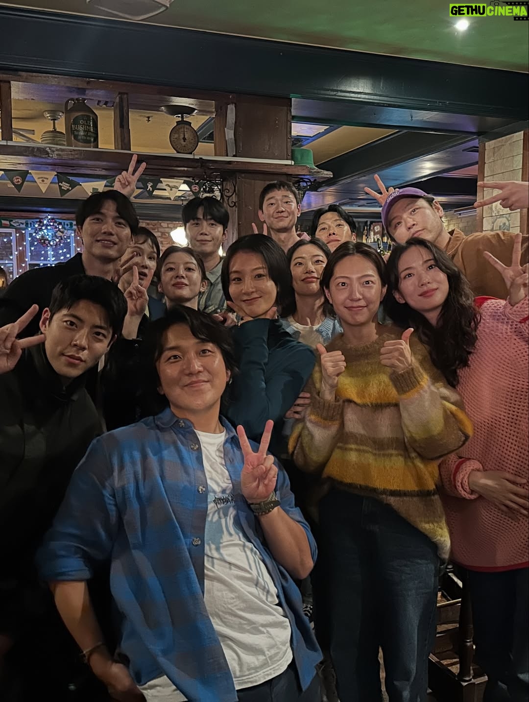 Lee E-dam - 40.7K Likes - 세 나라를 다니면서 촬영하는 경험은 앞으로도 있기 힘들겠지.
이 작품으로 만났던 모든 우리팀들 고마웠어요!
모두 고생하셨습니다 행복했습니다 또 만나요 😊
(올리고싶운 사진이 너무 많은데..허락을받고..)
이사통 최고