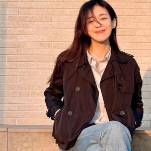 Lee Ha-na Instagram - 바람 많이 불던 날🪴
동지들 항상 힘! 😊 
아름다운 모든것이 영원하길🤍

(20250525 pics )