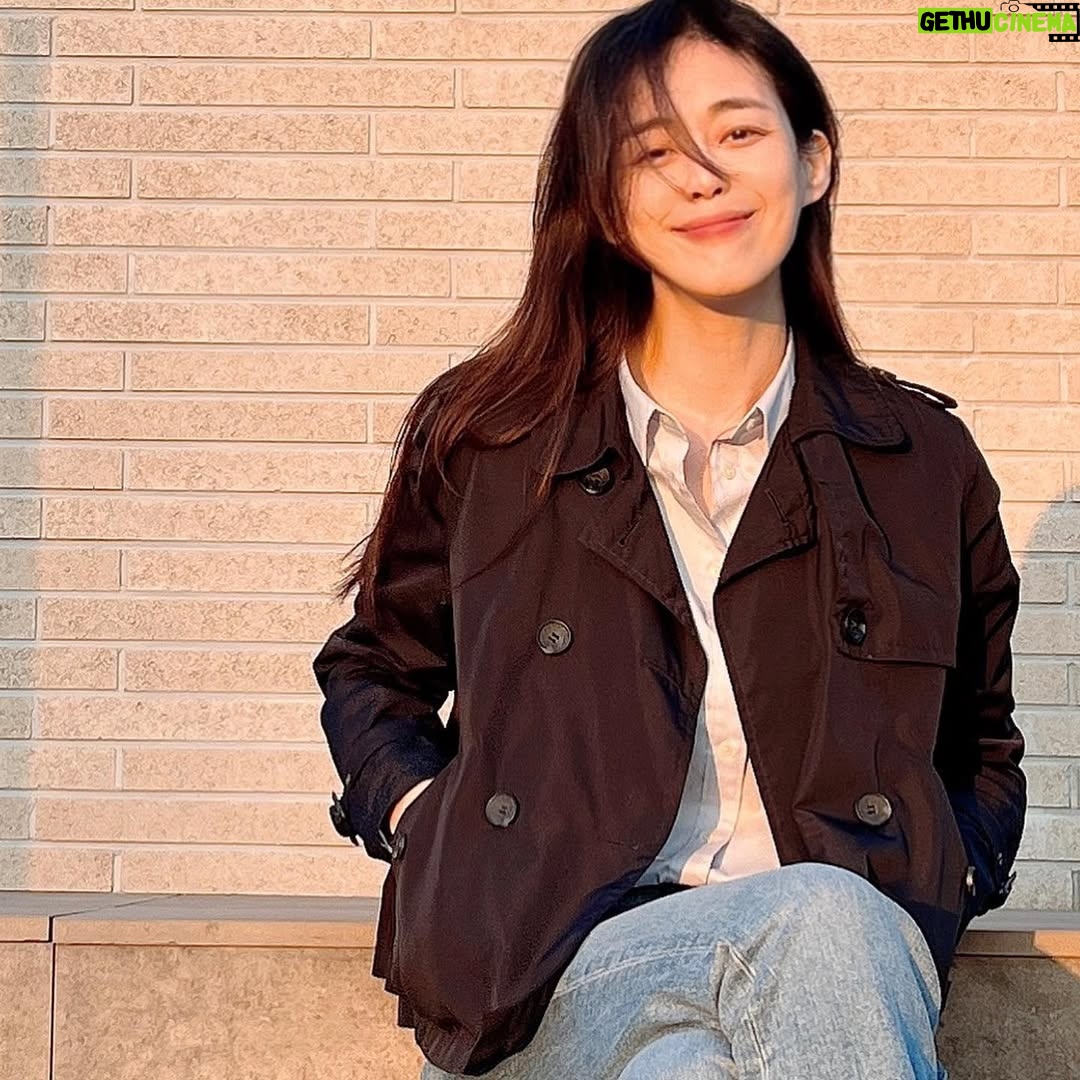 Lee Ha-na - 8.7K Likes - 바람 많이 불던 날🪴
동지들 항상 힘! 😊 
아름다운 모든것이 영원하길🤍

(20250525 pics )