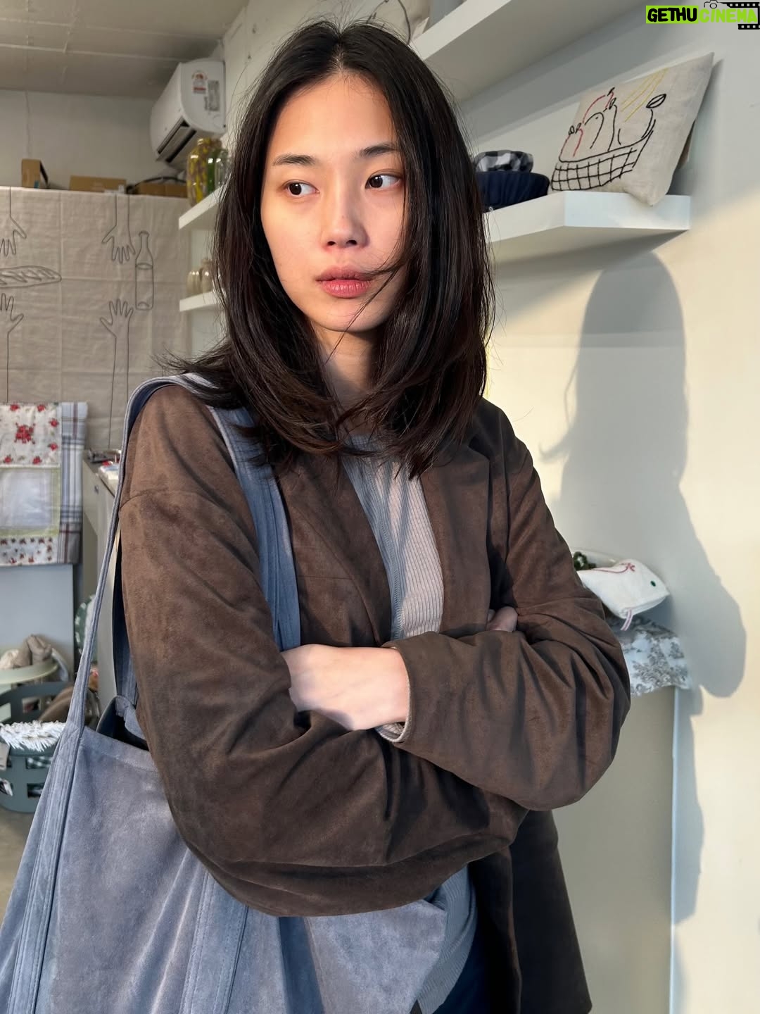 Lee Jin-ha - 6.4K Likes - 어딘가 조금 이상한 여자는 아직 가을이라 우긴다 🤎