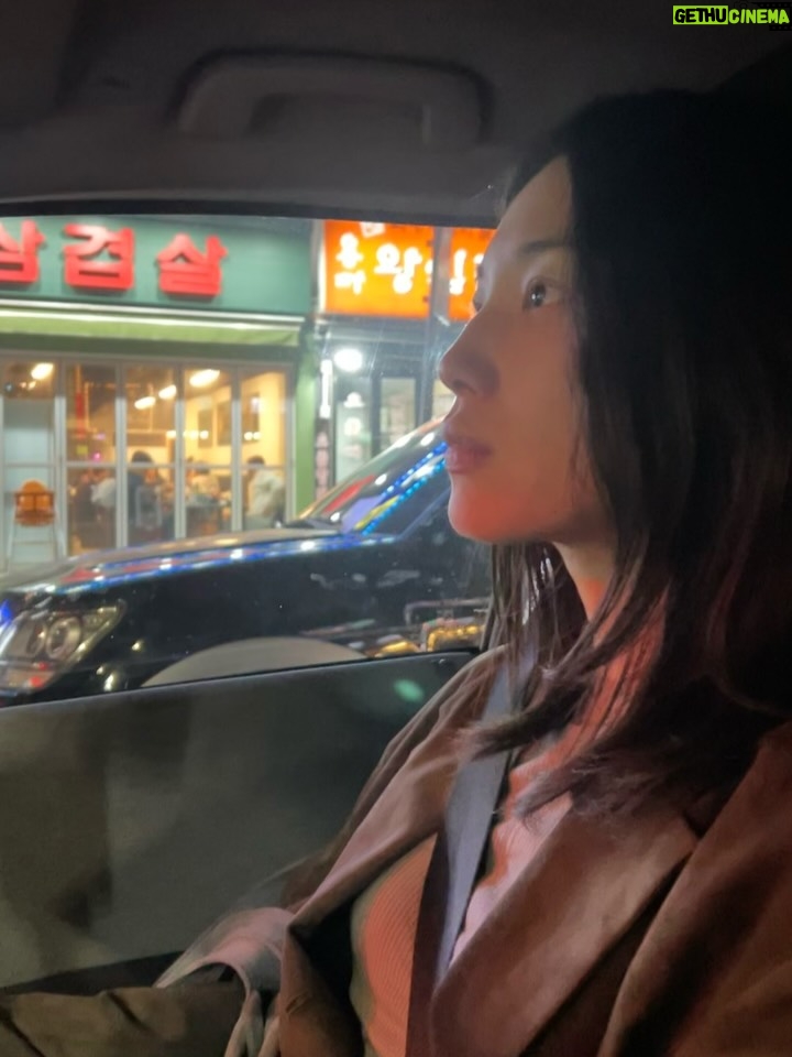 Lee Jin-ha - 6.4K Likes - 어딘가 조금 이상한 여자는 아직 가을이라 우긴다 🤎