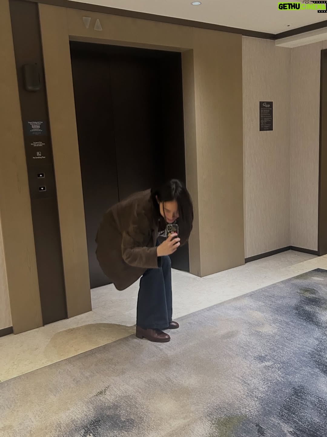 Lee Jin-ha - 6.4K Likes - 어딘가 조금 이상한 여자는 아직 가을이라 우긴다 🤎