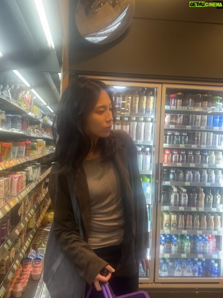 Lee Jin-ha - 6.4K Likes - 어딘가 조금 이상한 여자는 아직 가을이라 우긴다 🤎