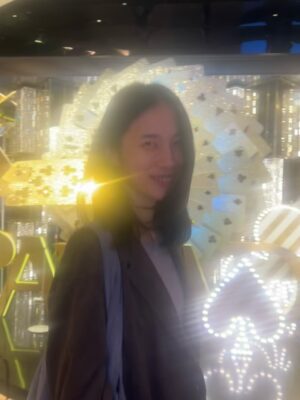 Lee Jin-ha Instagram - 어딘가 조금 이상한 여자는 아직 가을이라 우긴다 🤎
